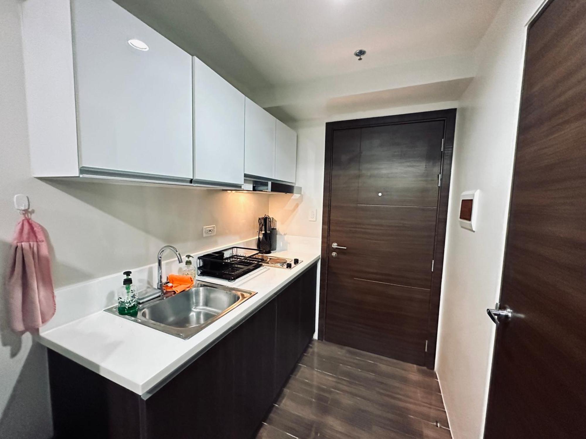 Heart Of Makati, Fully Furnished Condo, Cbd Location