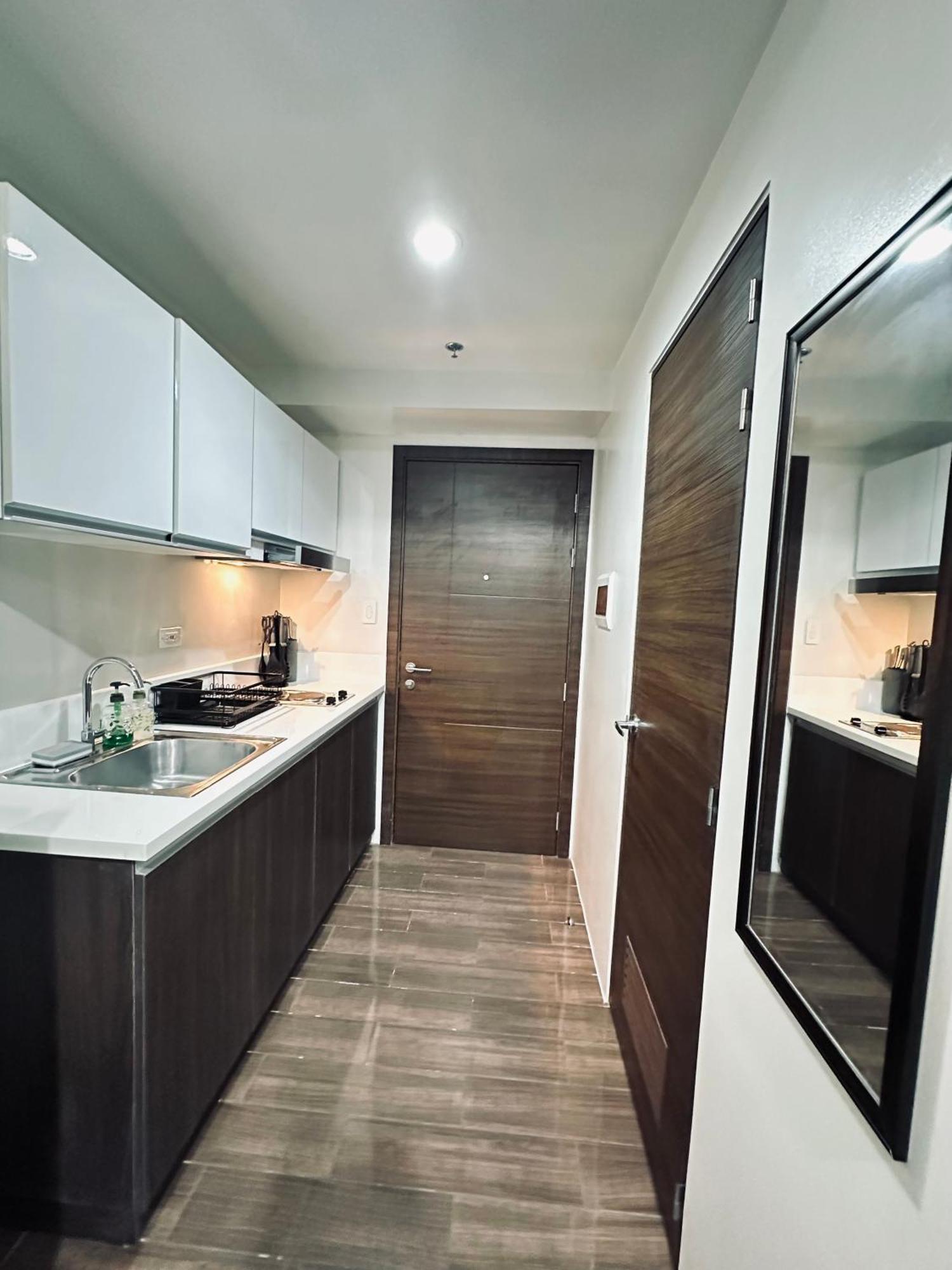 Heart Of Makati, Fully Furnished Condo, Cbd Location